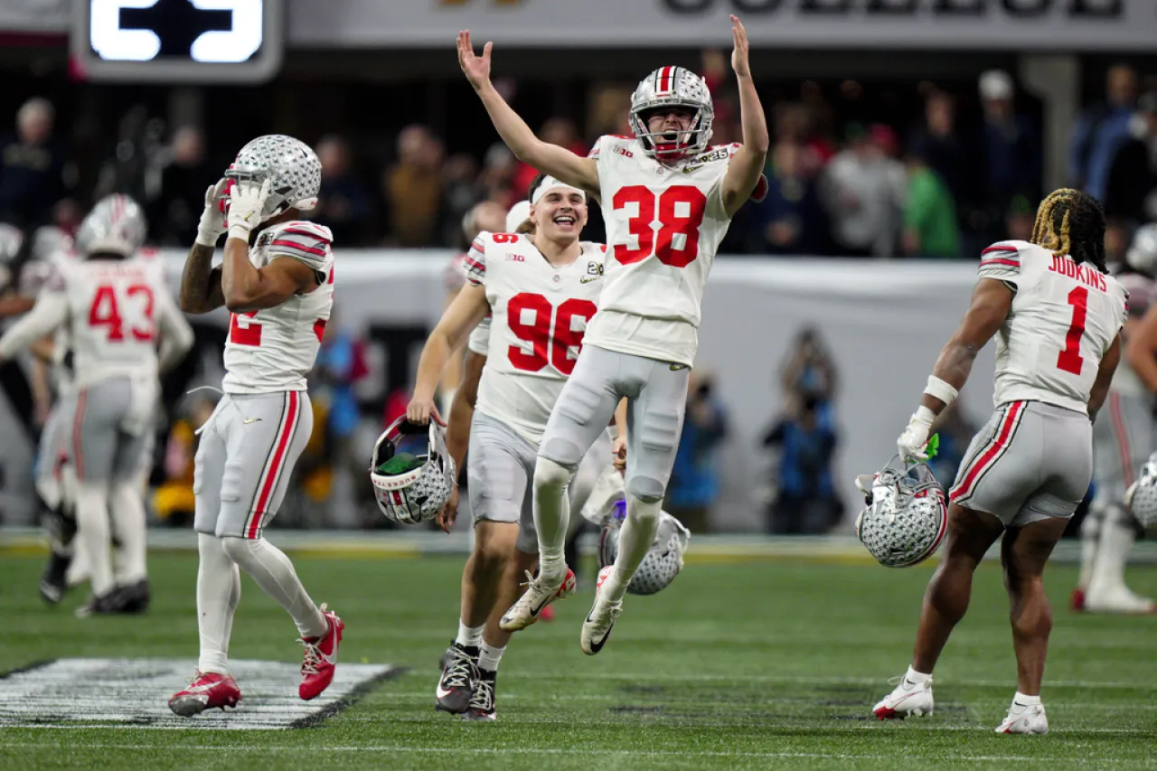 Derrota Ohio State a Notre Dame y se lleva el campeonato del CFP