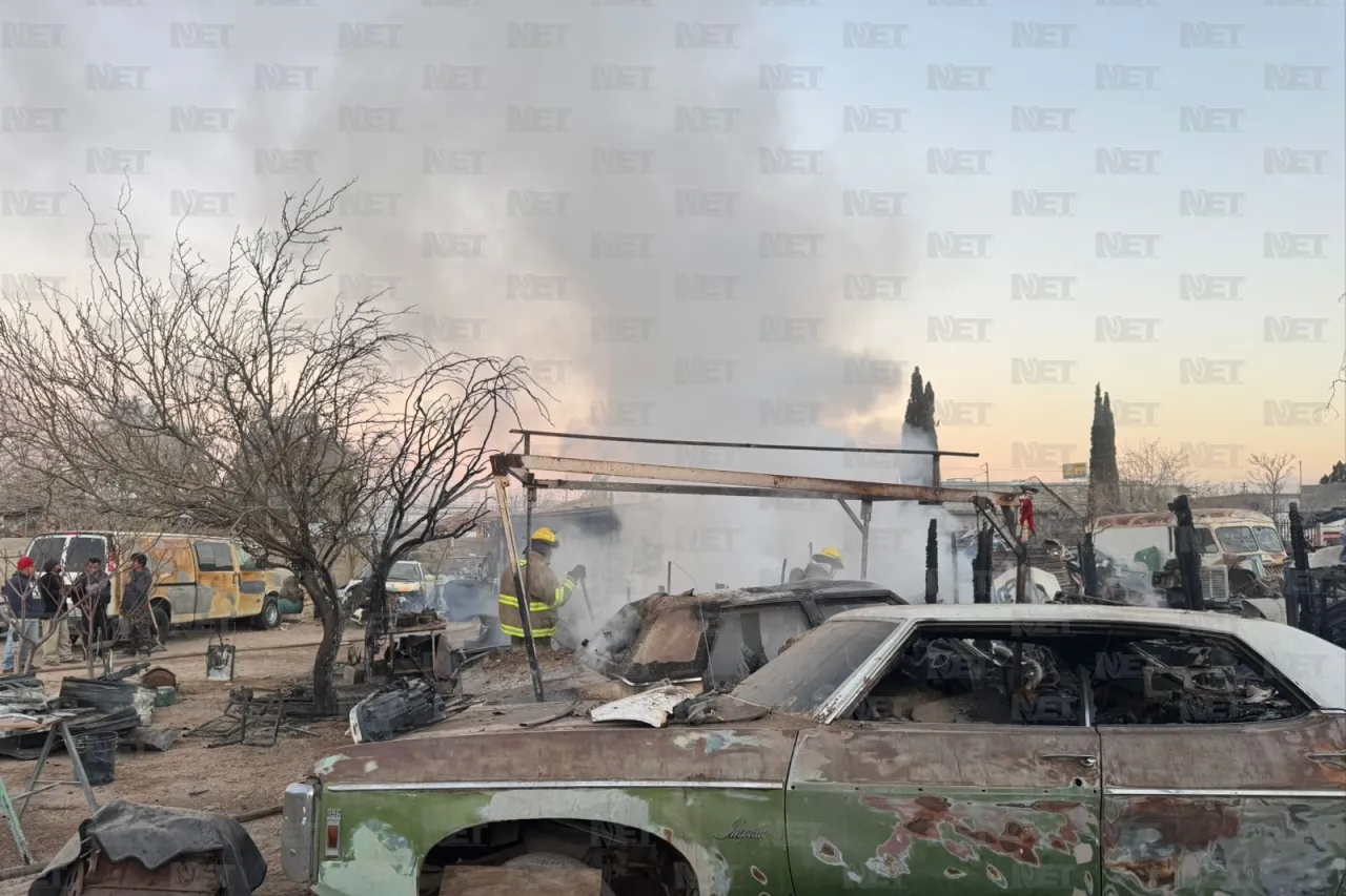 Arde taller de carrocería en El Granjero