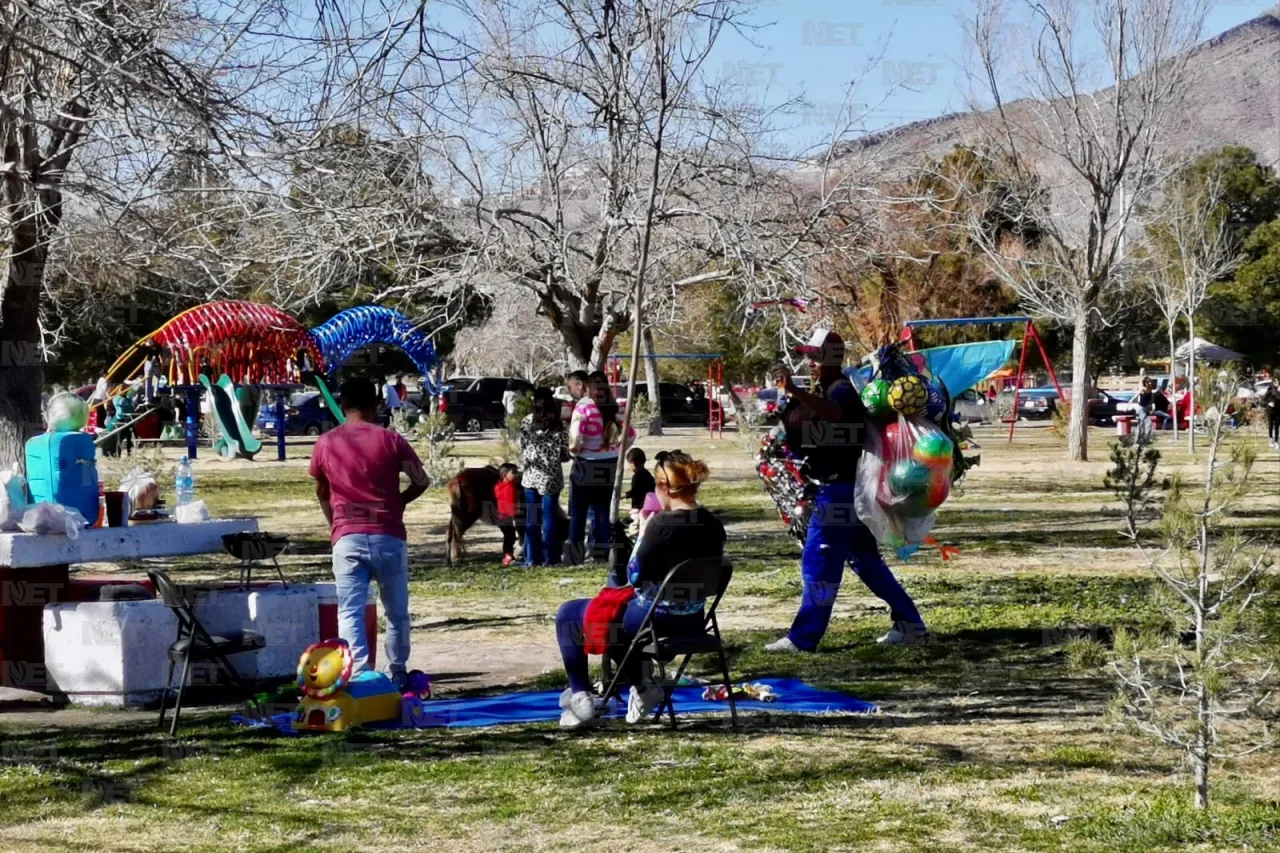 Aprovechan juarenses buen clima y visitan 'El Chami'