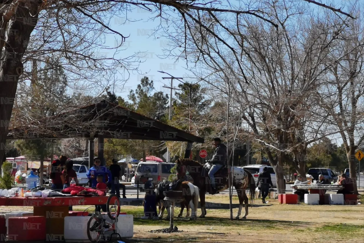 Aprovechan juarenses buen clima y visitan 'El Chami'