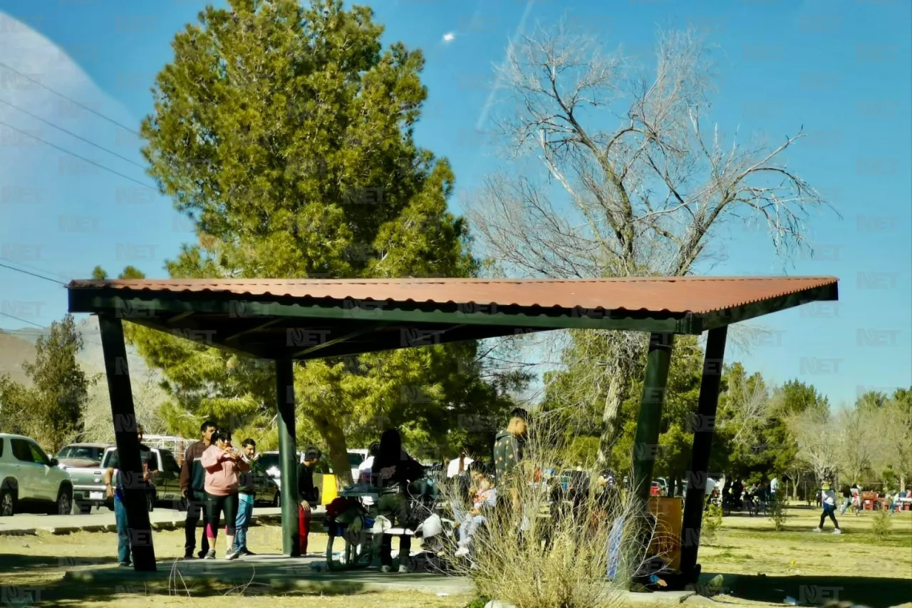 Aprovechan juarenses buen clima y visitan 'El Chami'