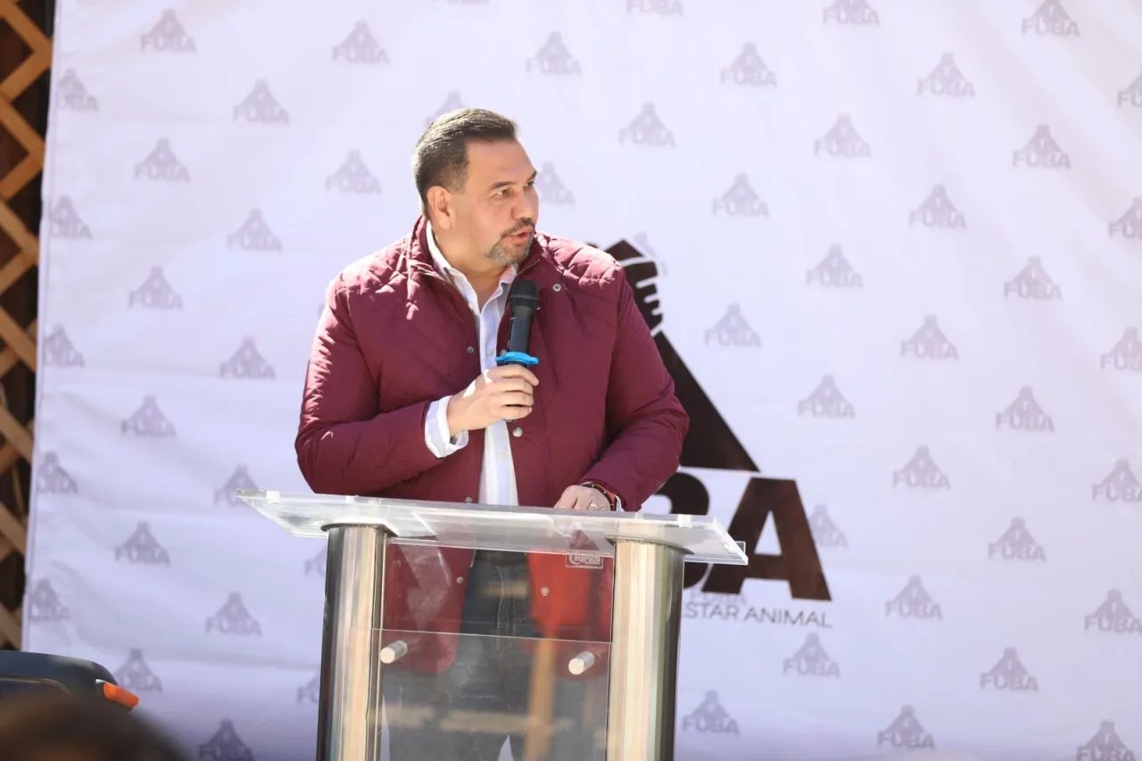 Se reúne alcalde con miembros del Frente Unido por el Bienestar Animal