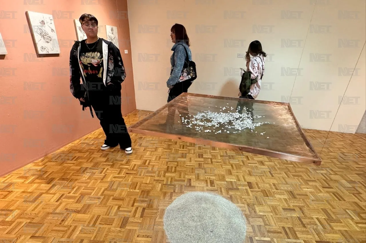 Disfrutan juarenses noche de exposiciones en el Museo de Arte