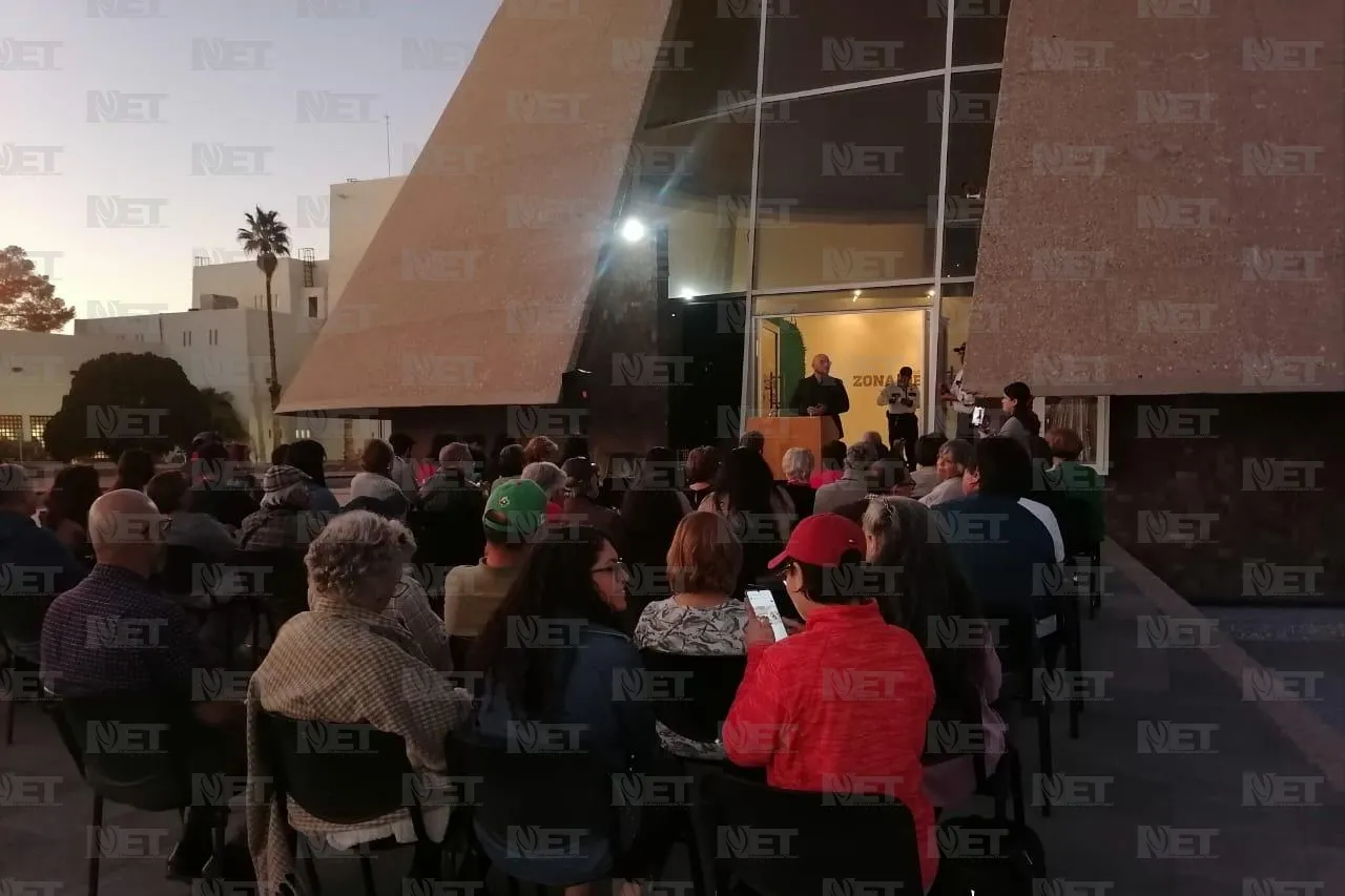 Disfrutan juarenses noche de exposiciones en el Museo de Arte
