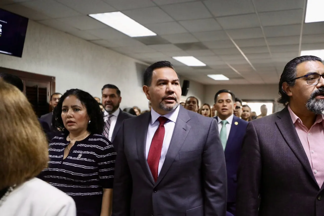Llama Maru a la unidad ante crisis institucional de México