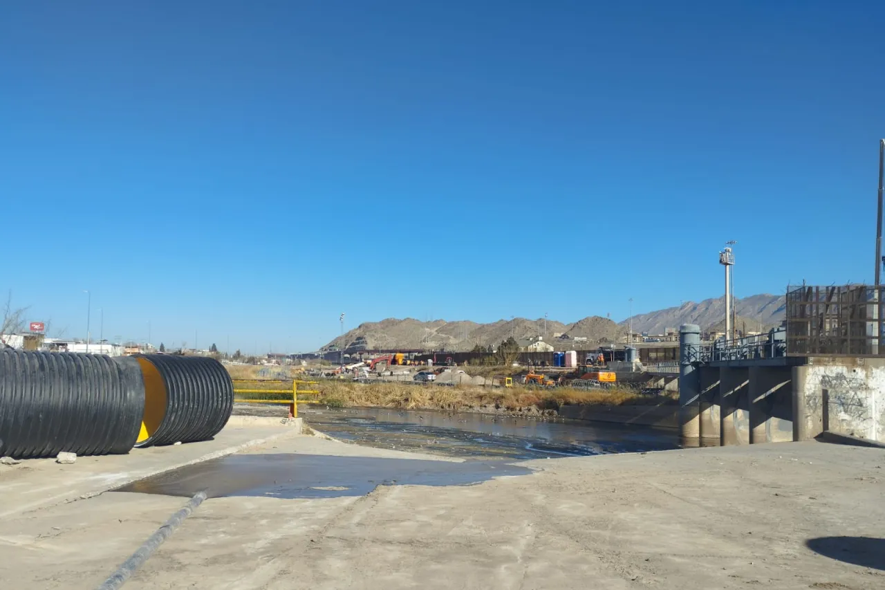 Inicia JMAS con trabajos de limpieza de la Acequia Madre