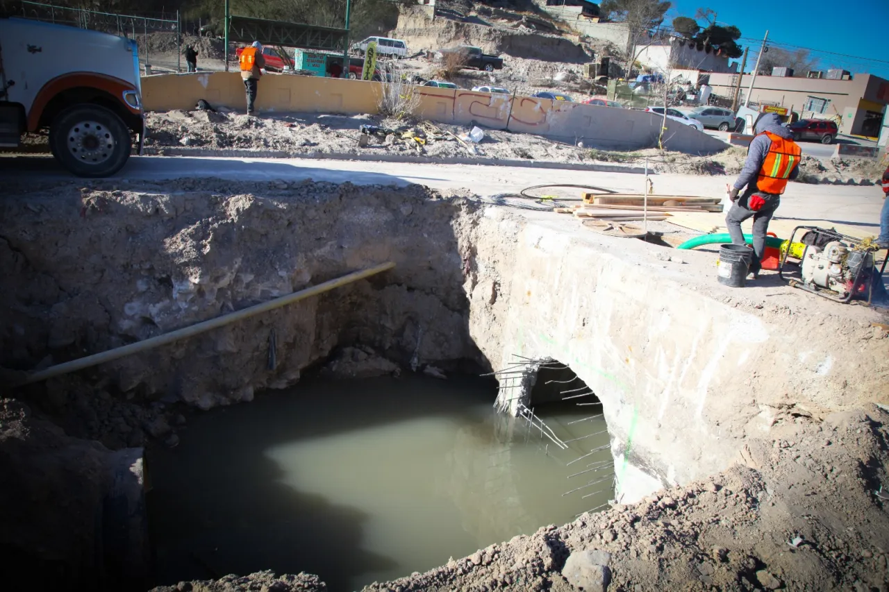Inicia JMAS con trabajos de limpieza de la Acequia Madre