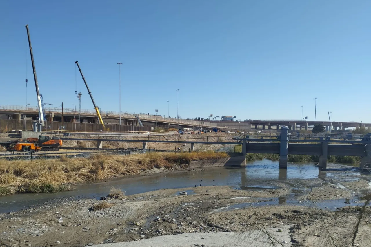 Inicia JMAS con trabajos de limpieza de la Acequia Madre