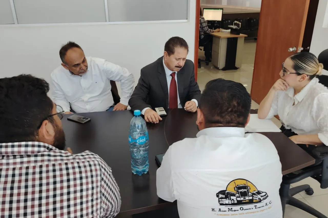 Acordaron transportistas reuniones semanales para llegar a acuerdos