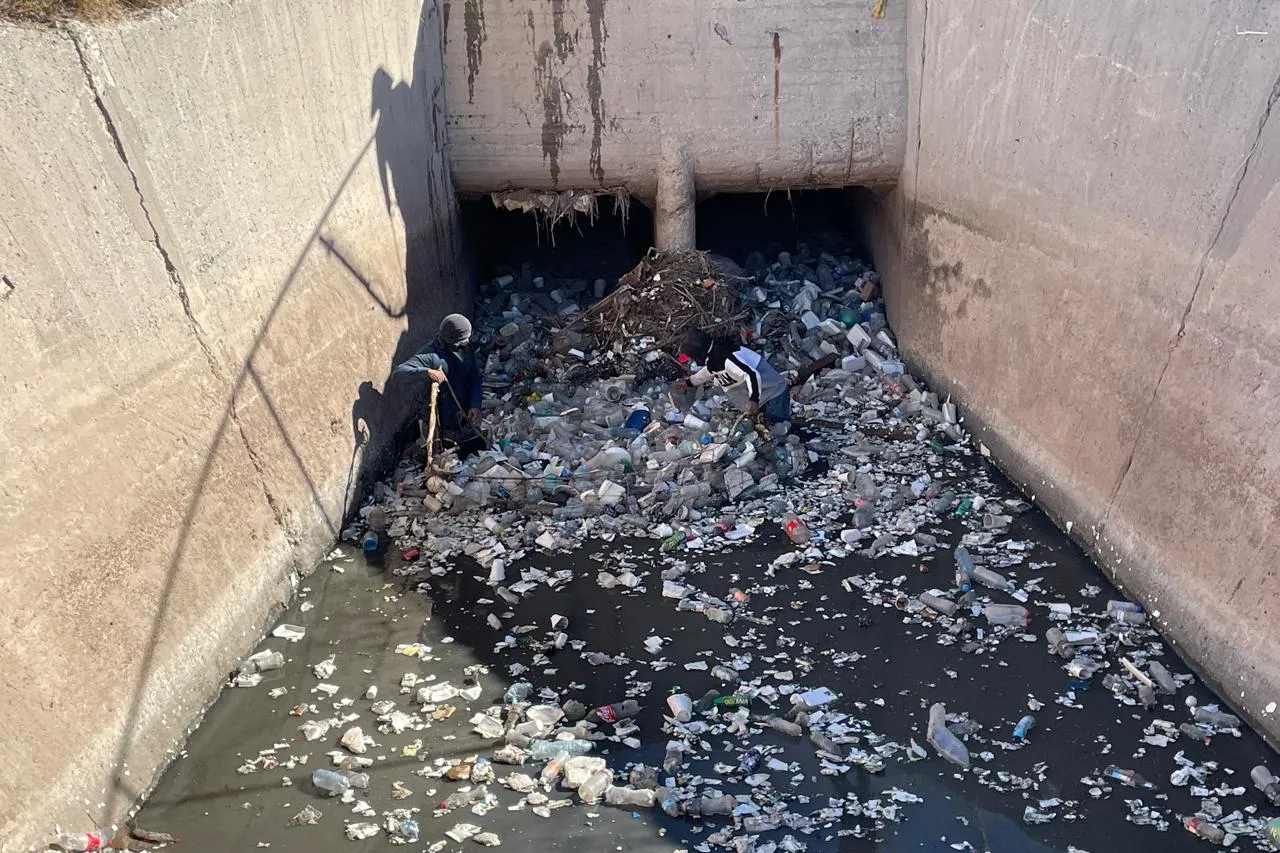 Inicia JMAS con trabajos de limpieza de la Acequia Madre