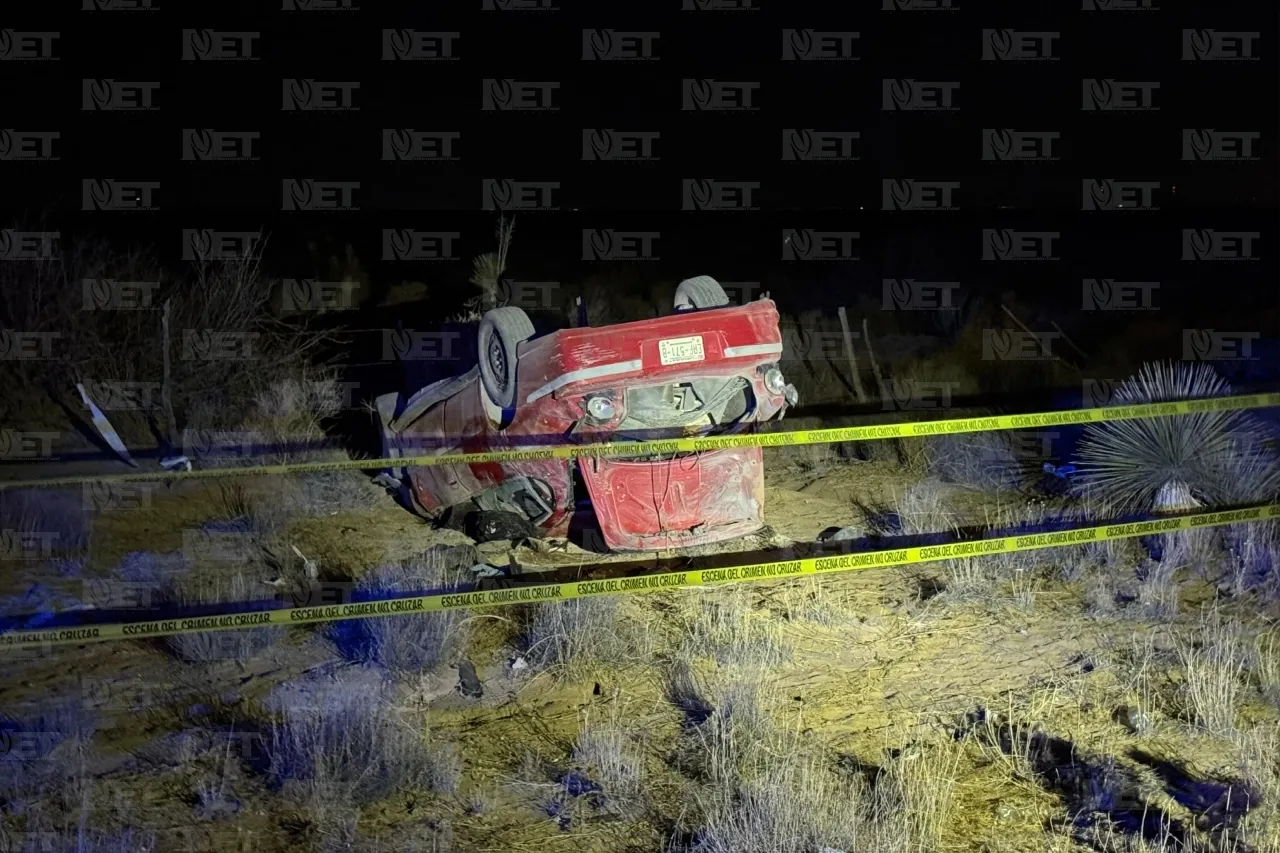 Alcohol, carretera y volante dejan muerto a adulto mayor en volcadura