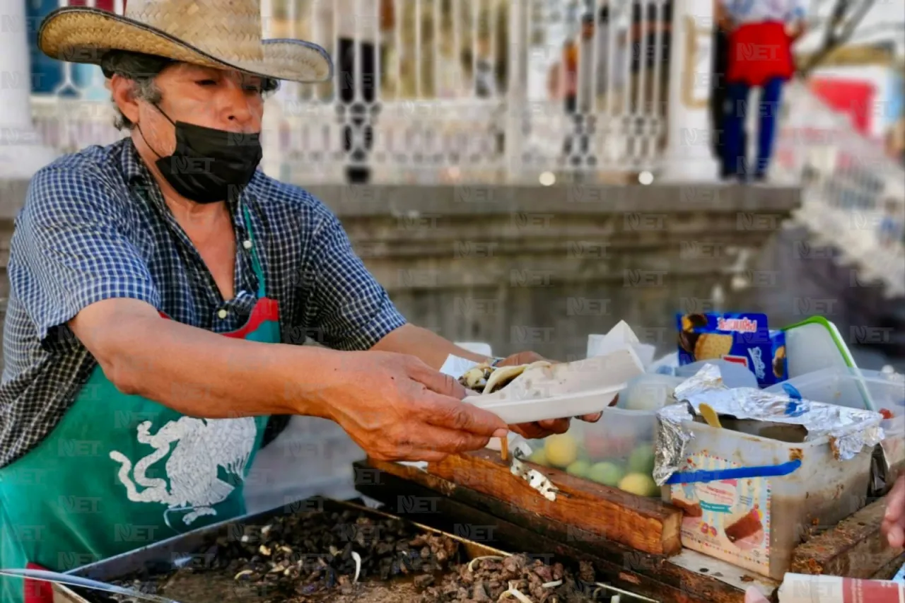 Taquitos de hígado encebollado ambulante es del gusto de los juarenses