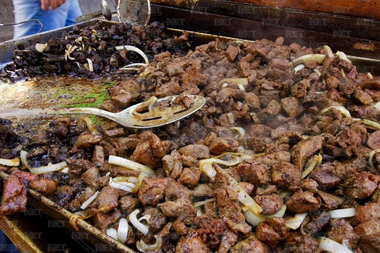 Taquitos de hígado encebollado ambulante es del gusto de los juarenses