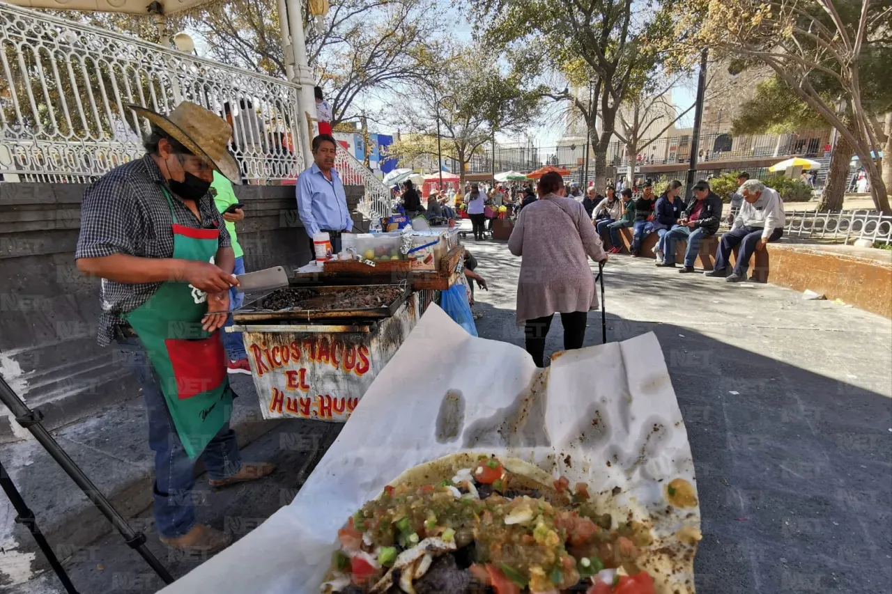 Taquitos de hígado encebollado ambulante es del gusto de los juarenses