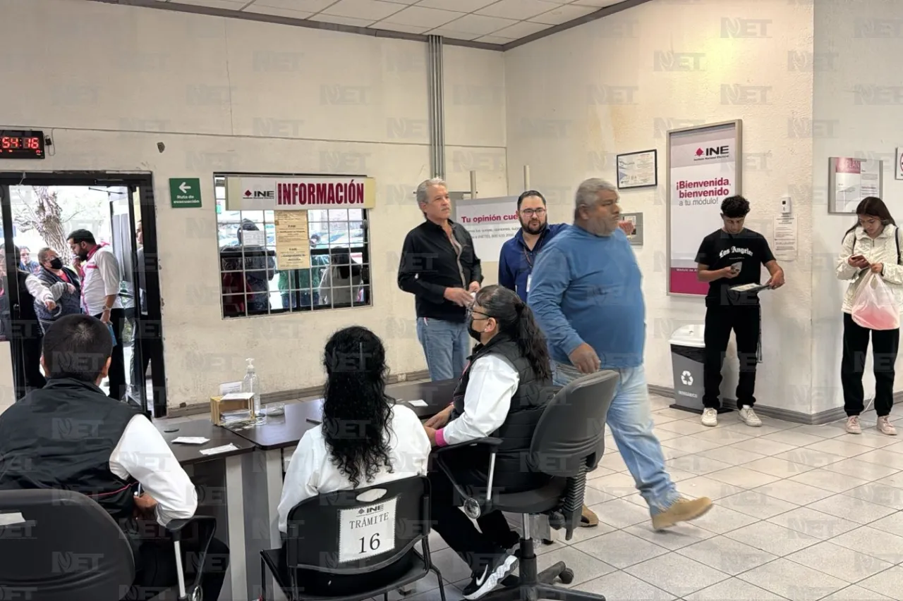 Para el último: Saturan módulos del INE para tramitar credencial