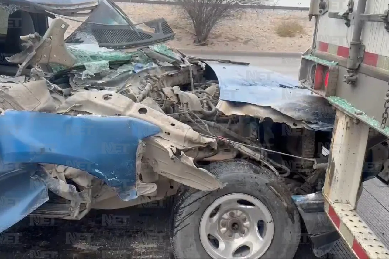 Pick up no vio al tráiler y se estrelló: Peritaje