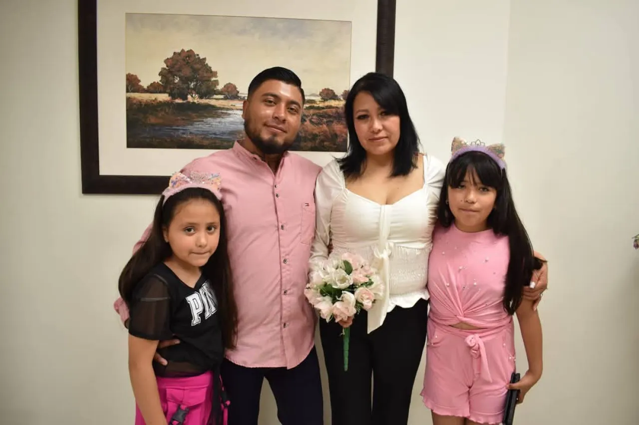 Foxconn la hace de cupido: colaboradores participan en Matrimonios Colectivos