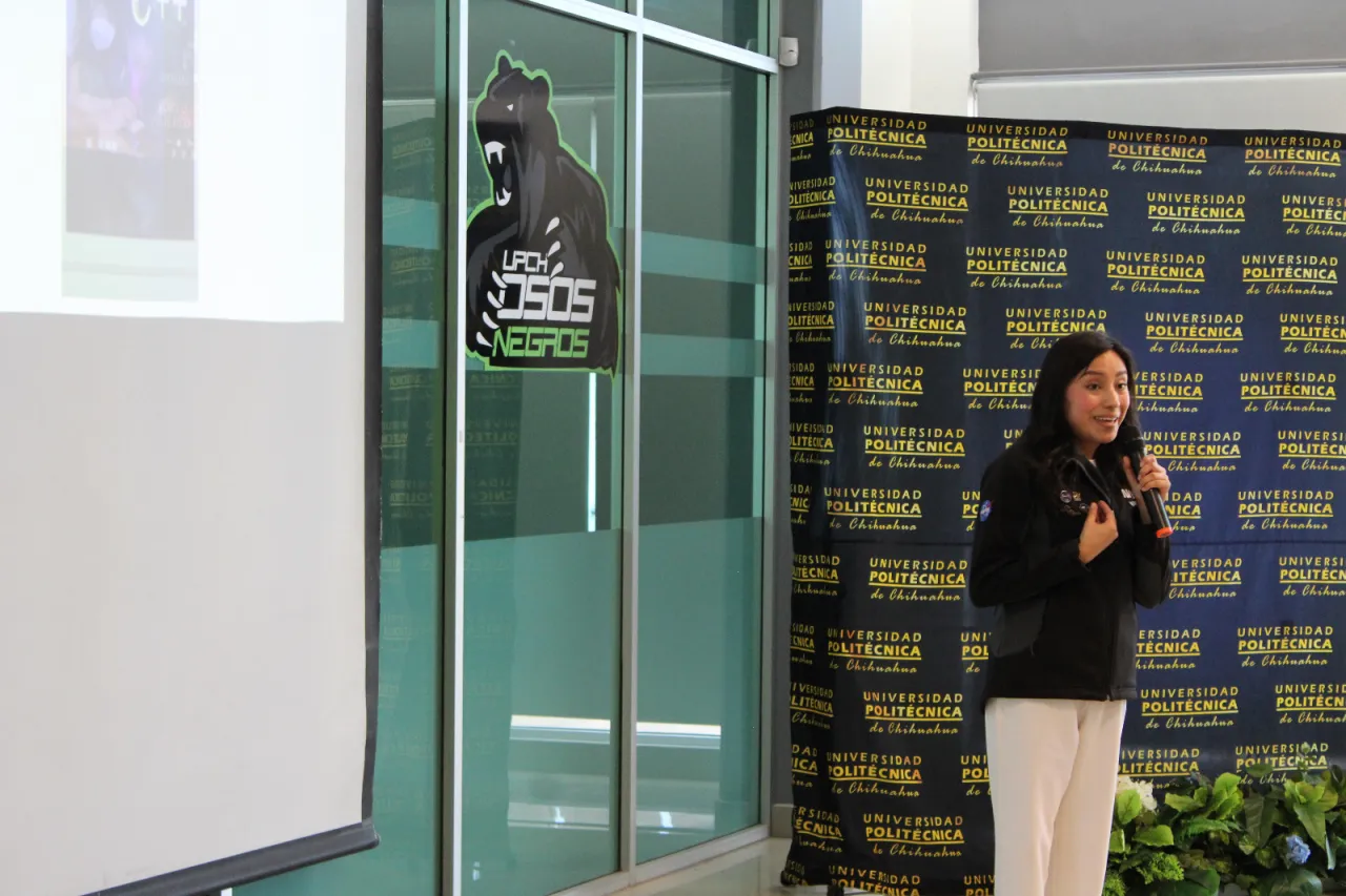 Comparte Nadia Zenteno su experiencia en la NASA con estudiantes de la UPCH