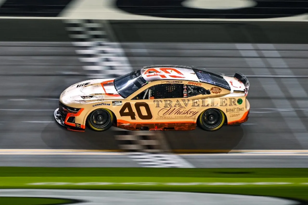 Dale Earnhardt Jr. se mete a las 500 Millas de Daytona como propietario