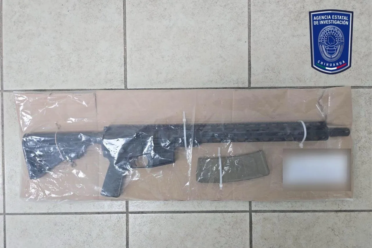 Detienen a agente municipal de Chihuahua con arsenal