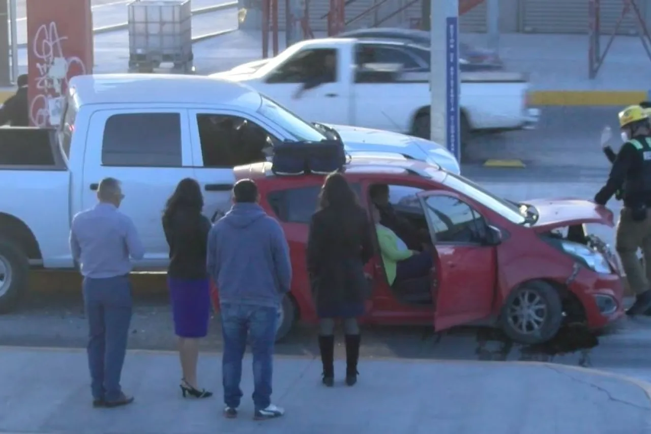 Se estrellan contra ministeriales que iban por el carril de Juárez Bus