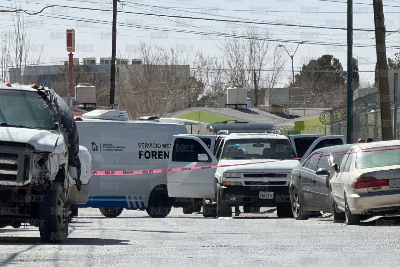 Hallan a mujer encobijada dentro de camioneta en Hacienda de las Torres