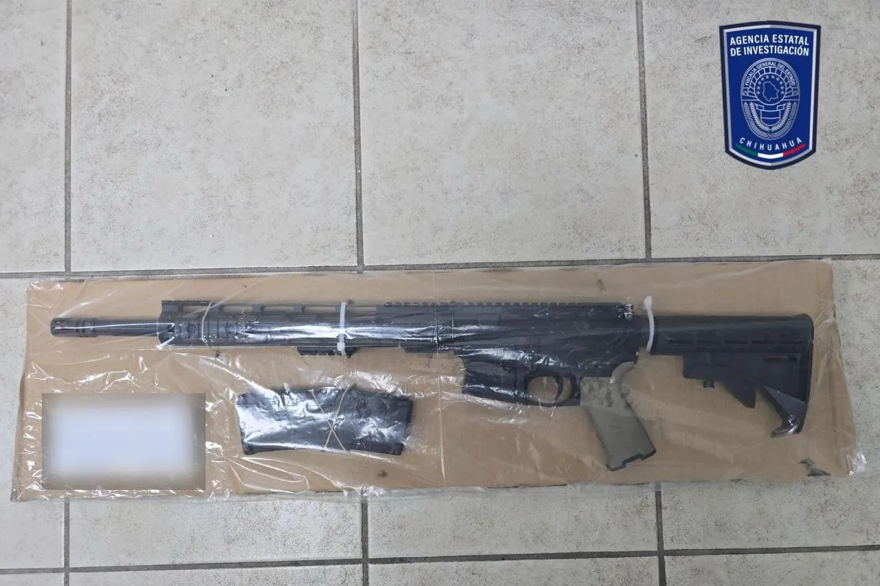 Detienen a agente municipal de Chihuahua con arsenal