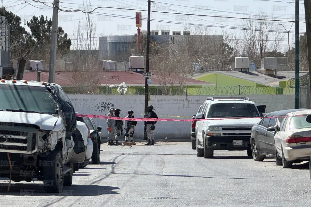 Hallan a mujer encobijada dentro de camioneta en Hacienda de las Torres