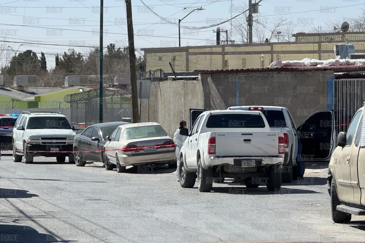 Hallan a mujer encobijada dentro de camioneta en Hacienda de las Torres