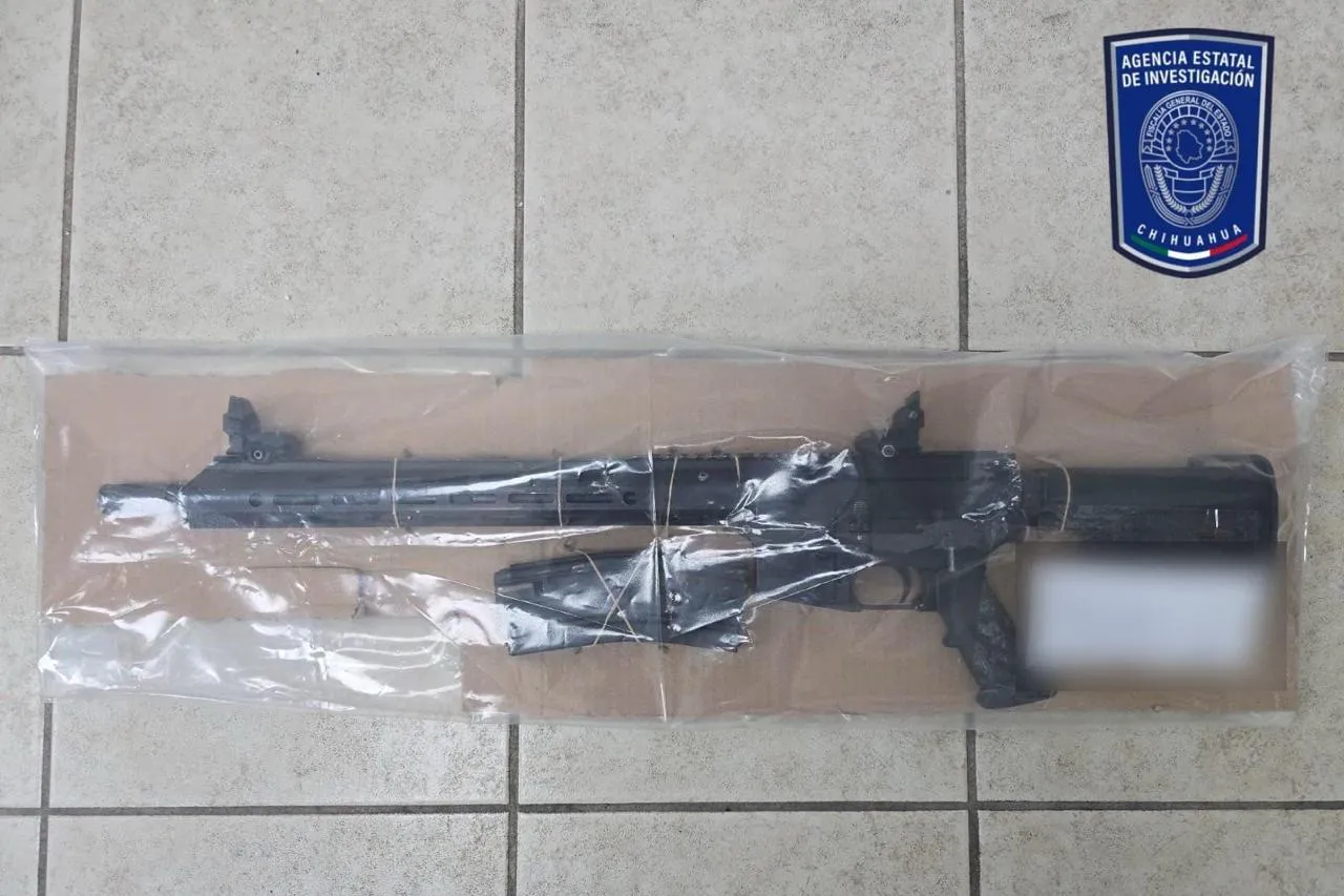 Detienen a agente municipal de Chihuahua con arsenal