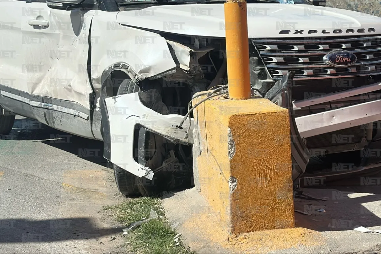 Dejan hasta la pila colgando por fuerte choque