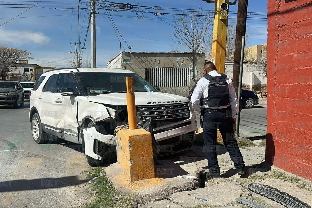 Dejan hasta la pila colgando por fuerte choque