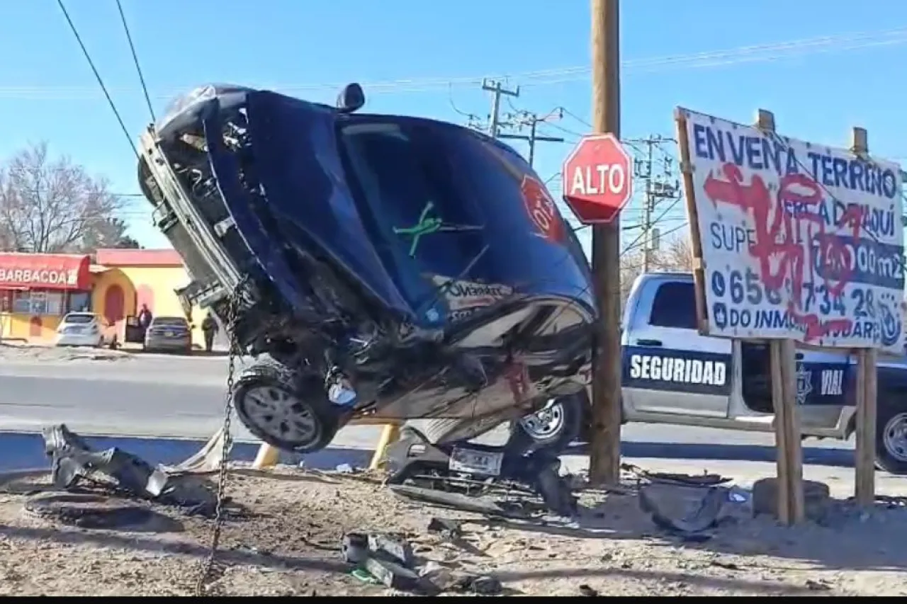 Conducía borracho, choca y se da a la fuga dejando dormidos a sus acompañantes