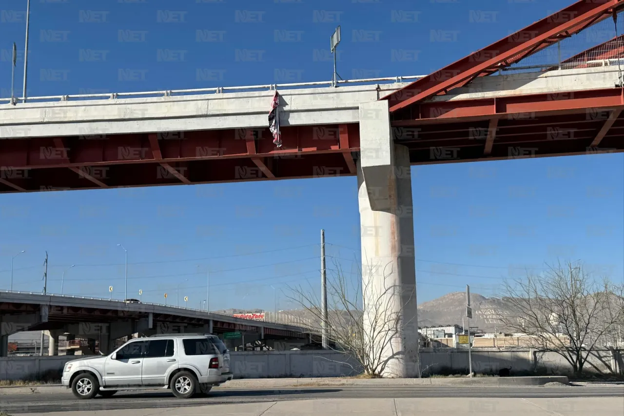 Quitan manta de puente; estaba dirigida a mujer por el día de San Valentín