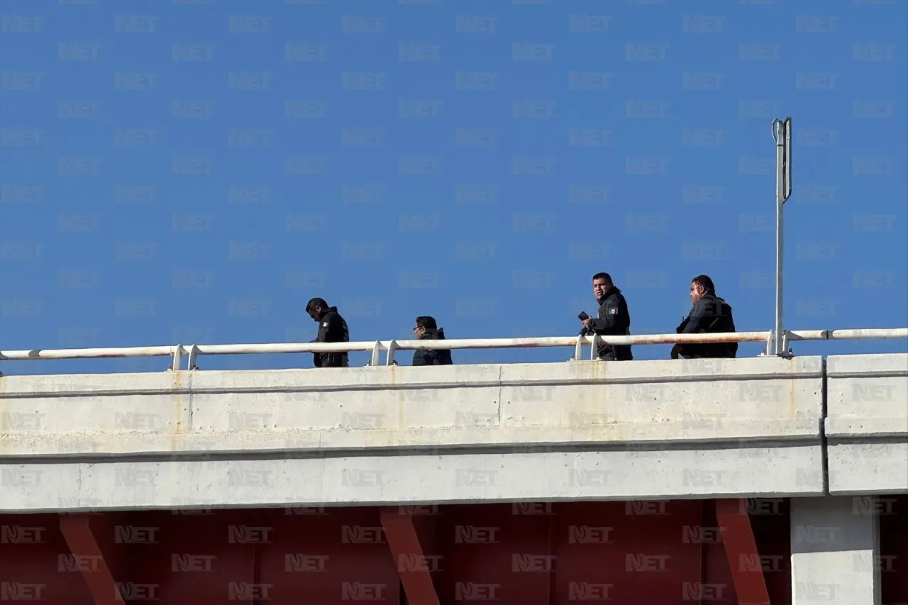 Quitan manta de puente; estaba dirigida a mujer por el día de San Valentín