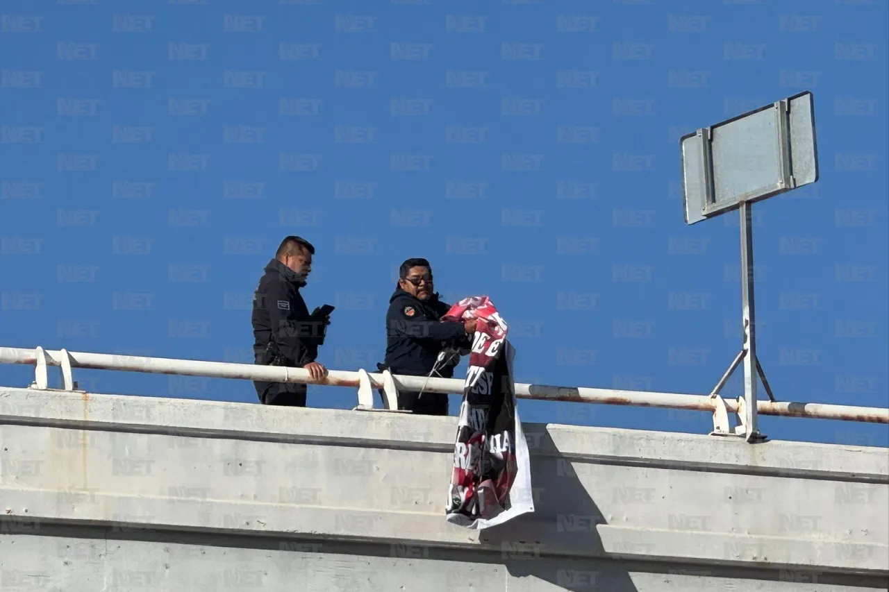 Quitan manta de puente; estaba dirigida a mujer por el día de San Valentín
