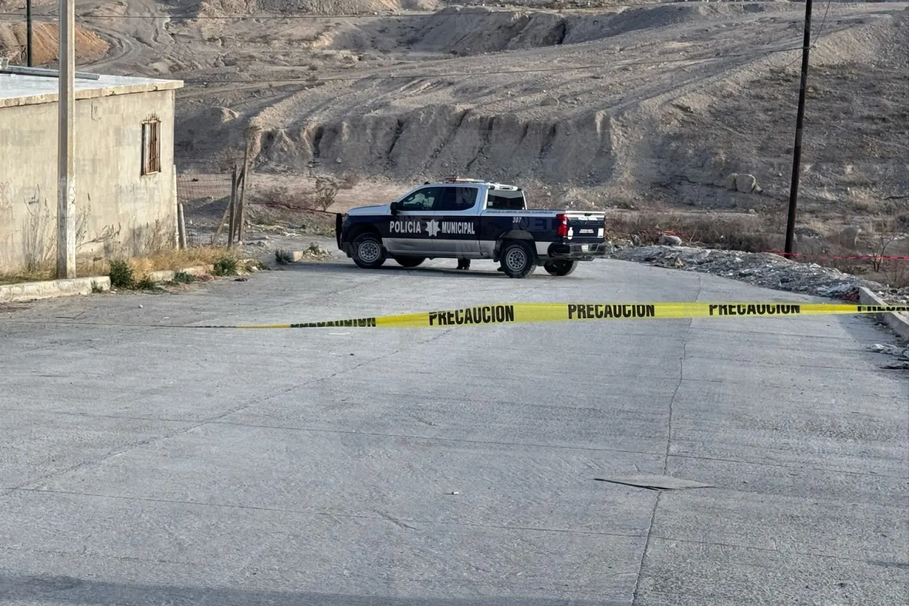 Tiran cuerpo embolsado en barranco de la colonia Los Ojitos