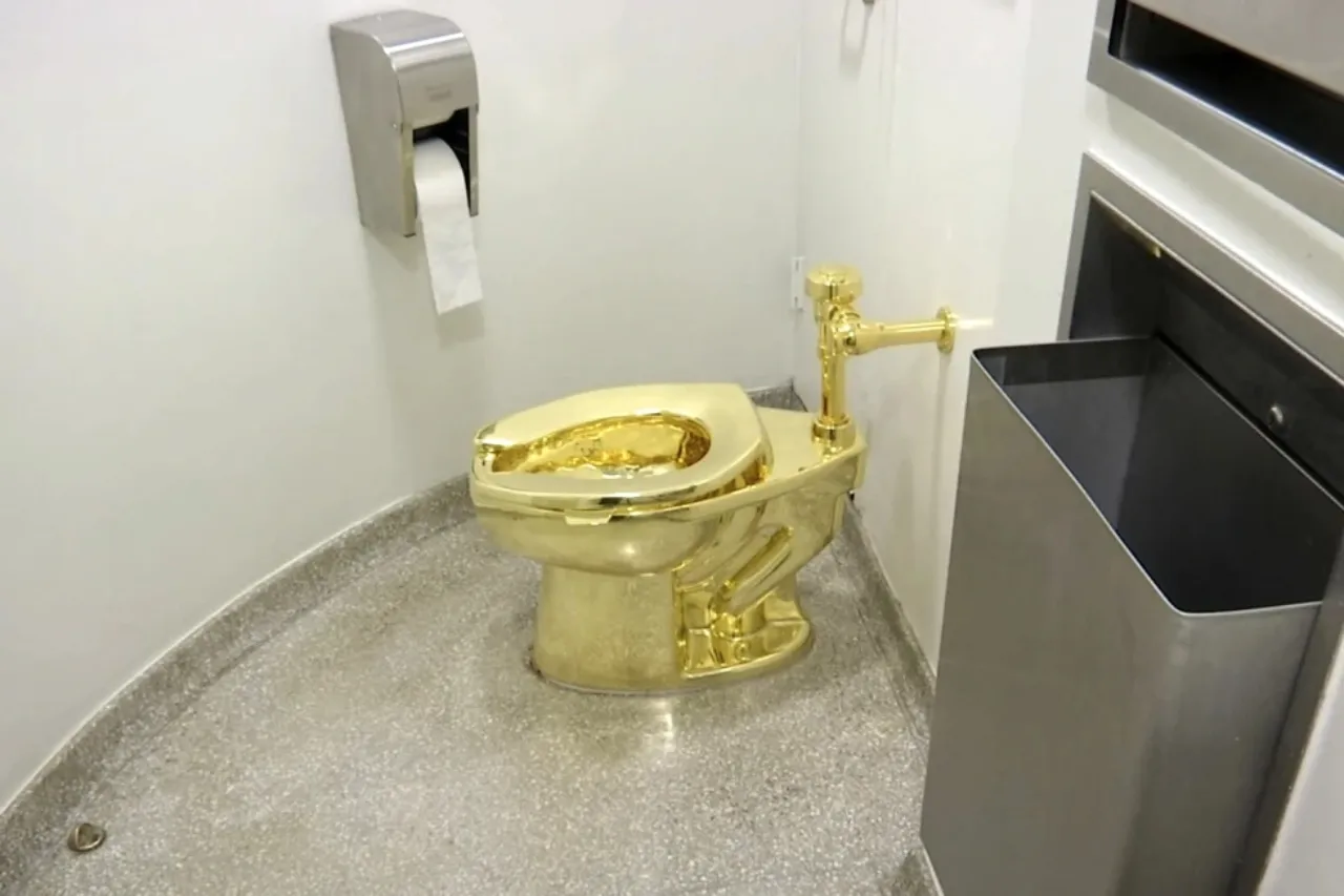 Corte condena a ladrón que robó inodoro de oro de palacio inglés