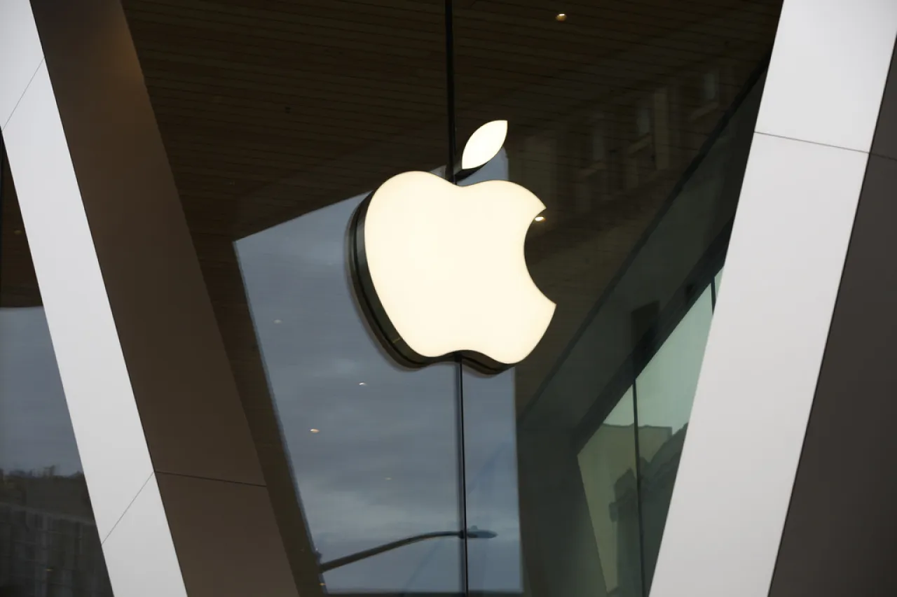 Unión Europea multa a Apple y Meta y aviva la pugna digital con Washington