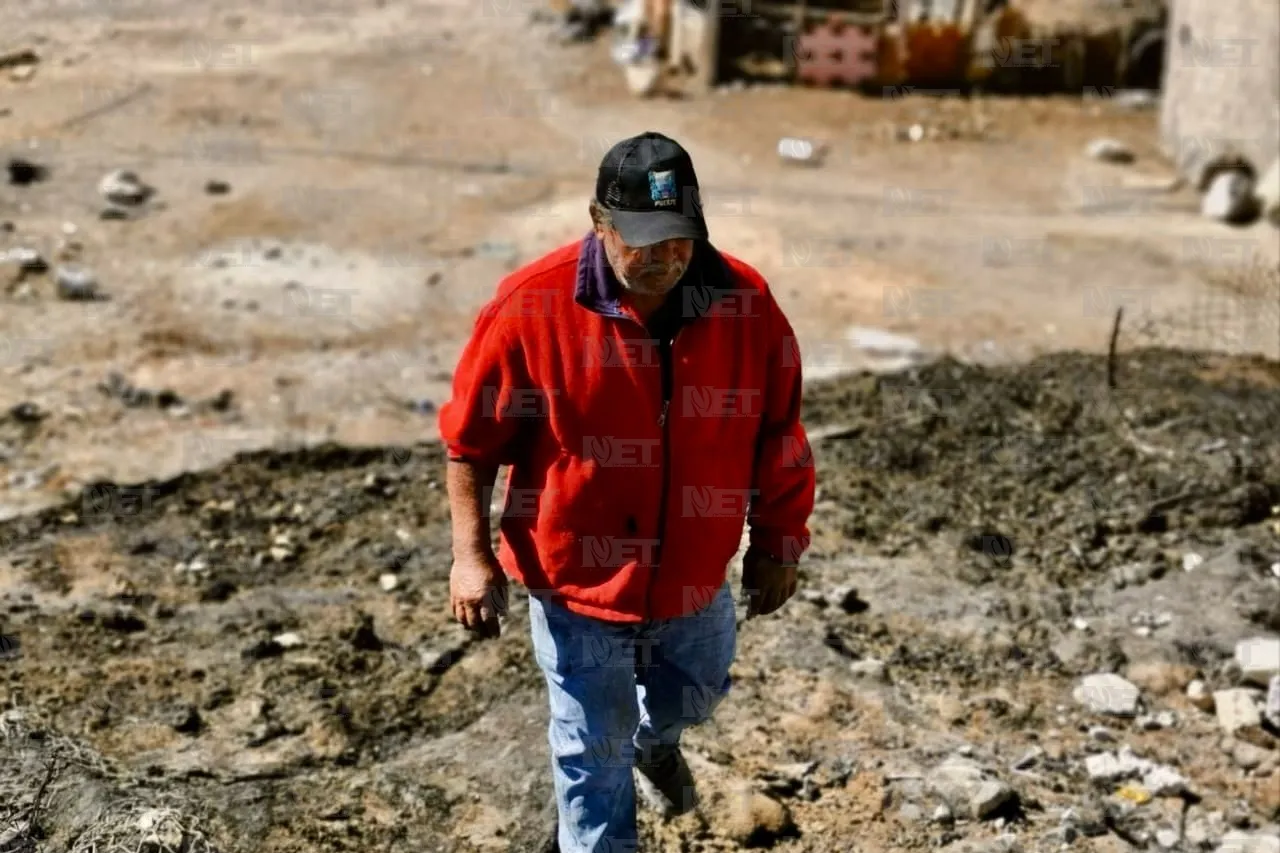 Despues de perderlo todo, Don Lorenzo pide ayuda para construir un cuartito