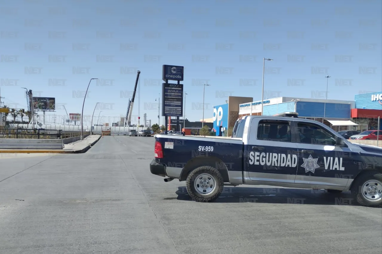 Por instalación de puente peatonal cierran la Teófilo Borunda