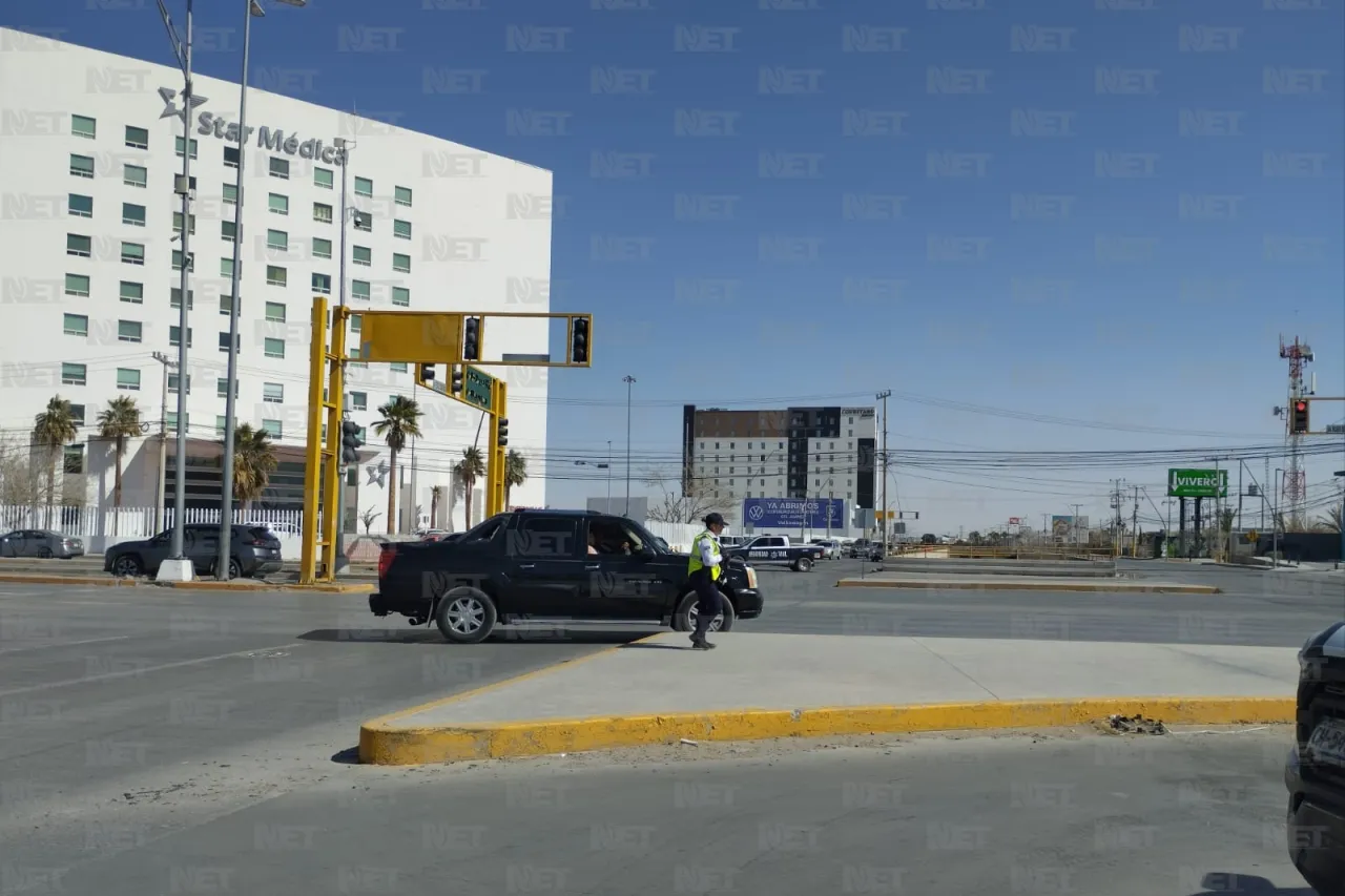 Por instalación de puente peatonal cierran la Teófilo Borunda