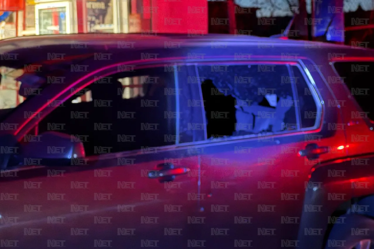 Disparan contra licorería en San Agustín; mujer e hija resultan ilesas
