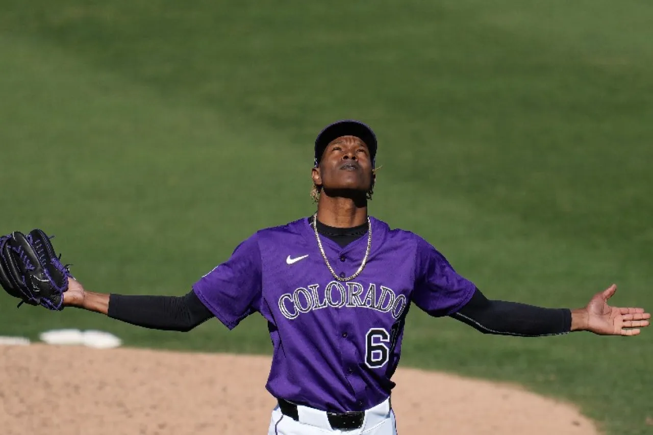 Jefrey Yan: De poner techas a ser la sensación de los Rockies