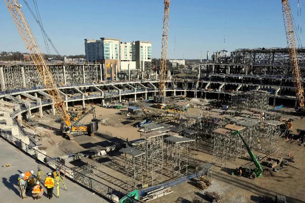 Titans siguen en rumbo para terminar estadio en 2027