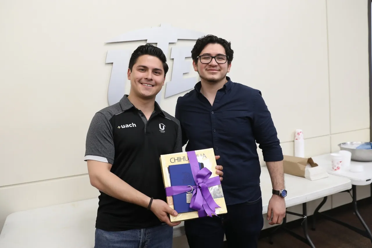 Estudiantes de la UACh participan en la Cumbre de Liderazgo en UTEP