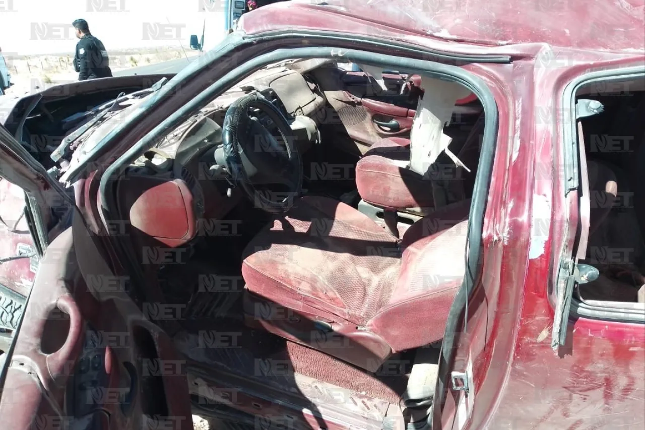 Vuelca camioneta en carretera hacia Puerto Palomas