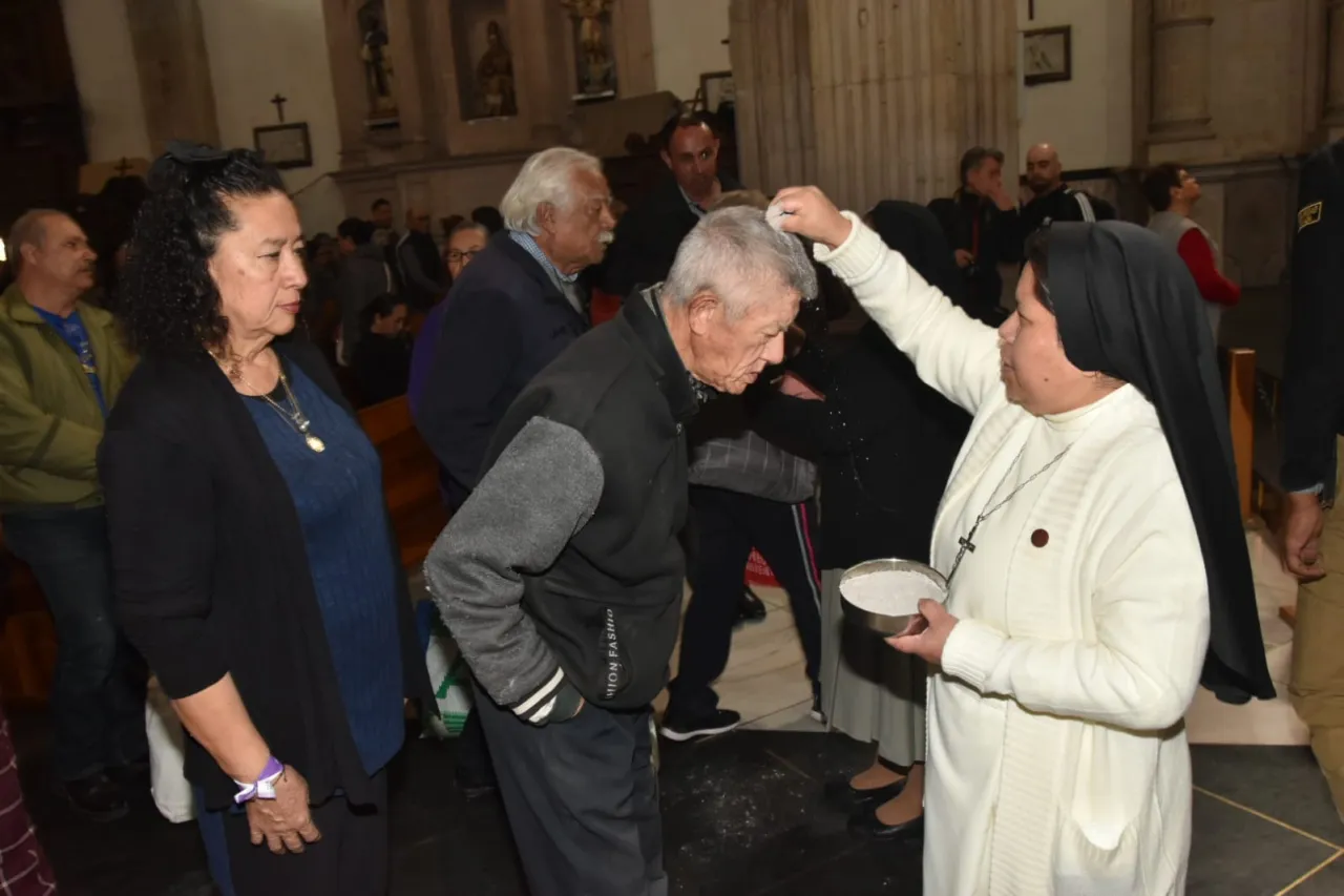 Encabeza arzobispo la imposición de ceniza en Chihuahua capital