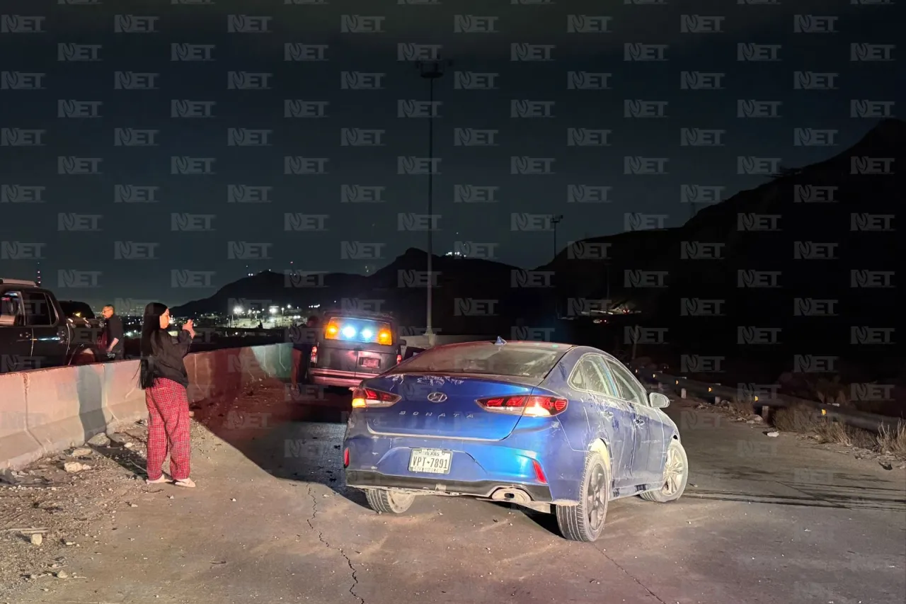 Ebria impacta muro en el Camino Real y choca camioneta; Hay un menor herido