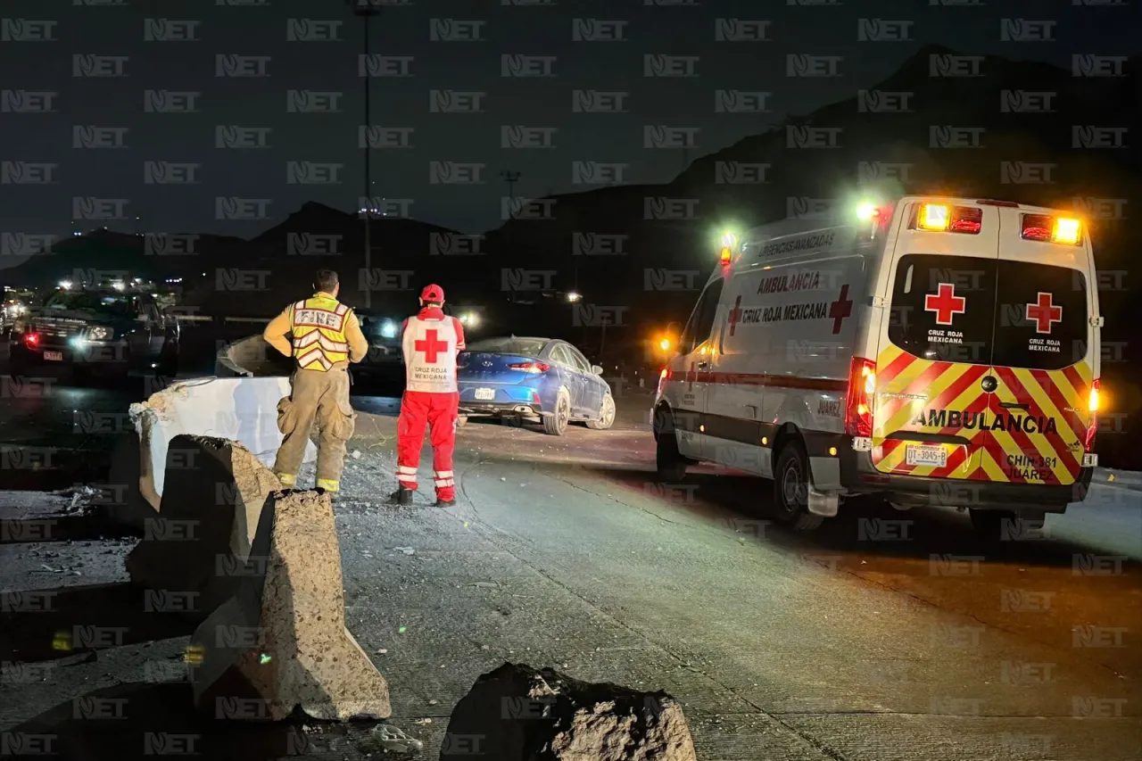 Ebria impacta muro en el Camino Real y choca camioneta; Hay un menor herido